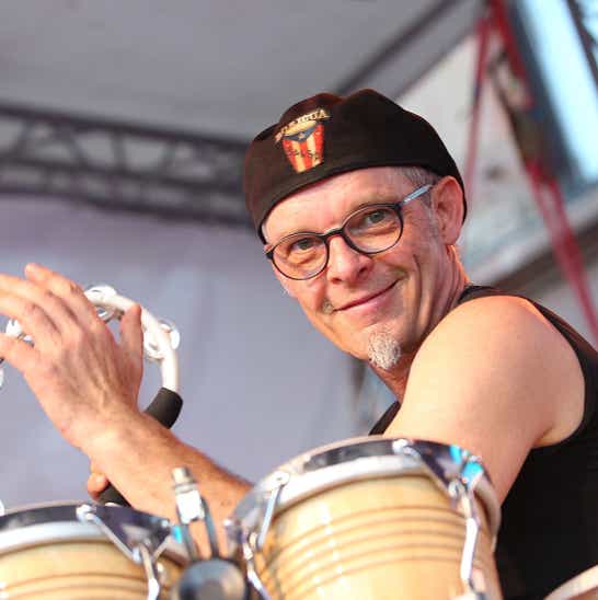 Claus Mager als Percussionist in Action bei NBC
